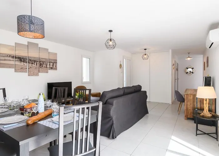 Apartamento Les Patios De Flore-1 By Interhome